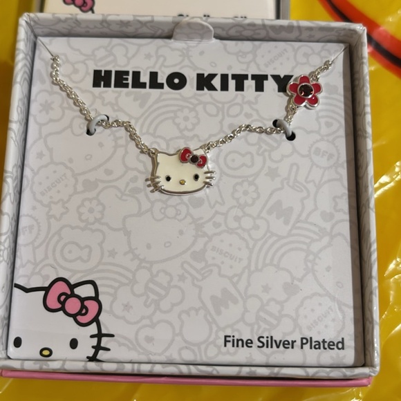 Hello Kitty Set of Necklace and earrings - Picture 3 of 3